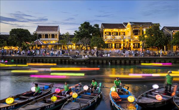 Phố Hội về đêm