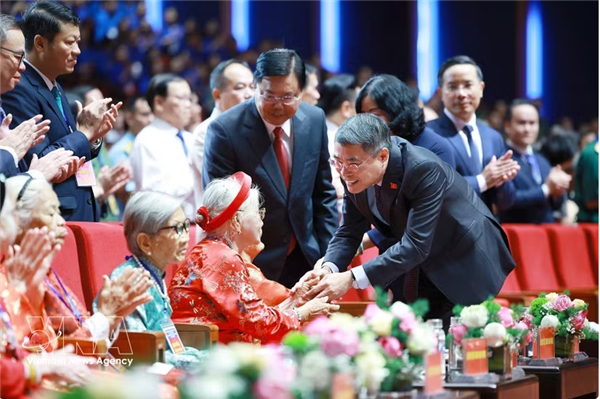 Le Vietnam renforce sa politique en faveur des personnes méritoires