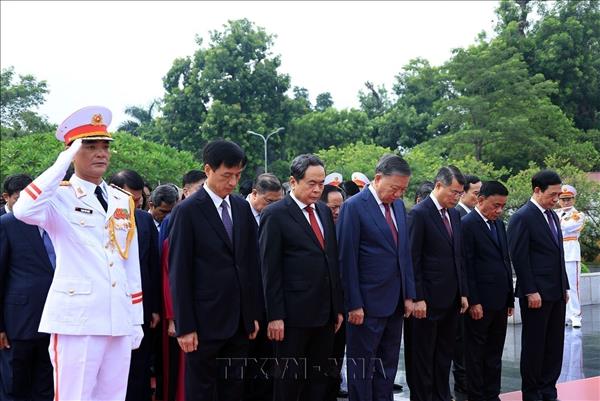 Top leader hails sacrifices, contributions of generations to national development