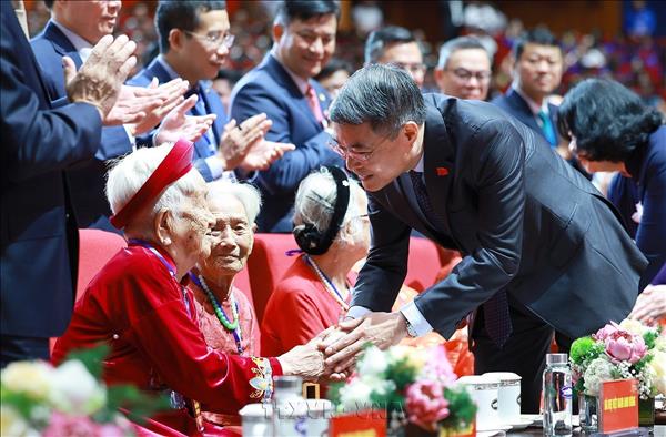 Caring for revolution contributors reflects Vietnams deep humanitarian value: PM