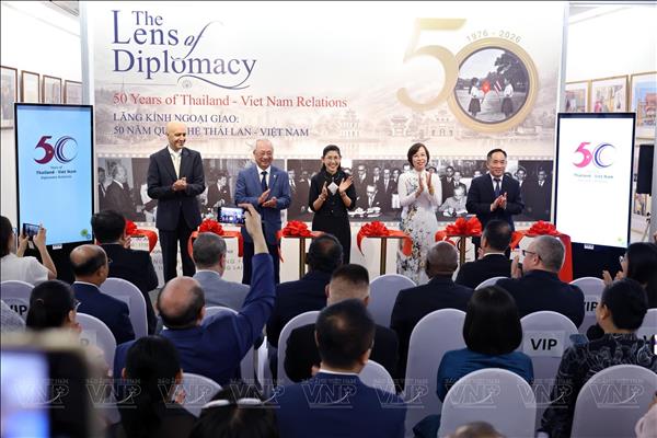 Triển lãm ảnh Lăng kính Ngoại giao tái hiện 50 năm quan hệ Việt Nam - Thái Lan