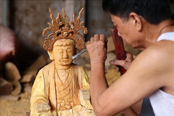 Bảo Hà giữ hồn nghề tạc tượng truyền thống giữa nhịp sống hiện đại