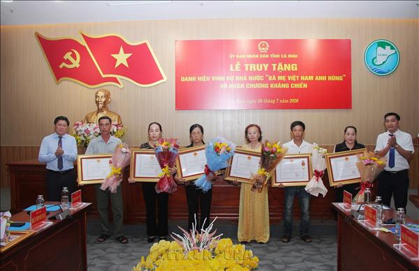 Truy tặng danh hiệu Bà mẹ Việt Nam anh hùng và Huân chương Kháng chiến cho các liệt sĩ