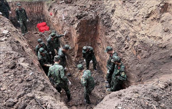 Mở thêm điểm khai quật tại Công viên Lê Thị Riêng, tìm được 1 bộ hài cốt liệt sĩ và 3 bộ hài cốt tập thể