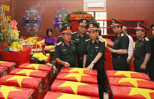 Đại tướng Phan Văn Giang kiểm tra công tác quy tập hài cốt liệt sĩ tại Công viên Lê Thị Riêng