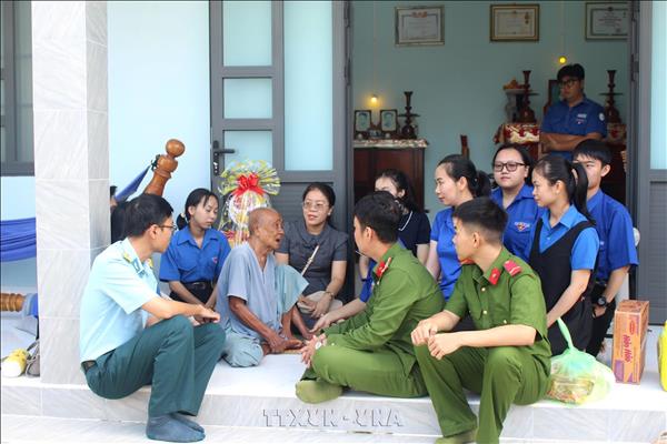 Ấm áp nghĩa tình những Bữa cơm cùng Mẹ