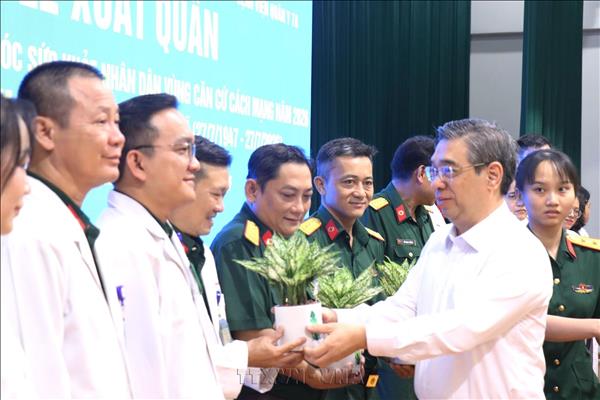 Ra quân chăm sóc sức khỏe người dân tại 10 xã vùng căn cứ cách mạng