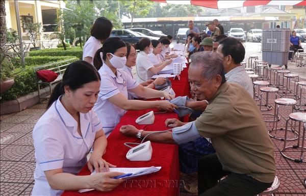Khám bệnh, cấp thuốc tri ân người có công với cách mạng