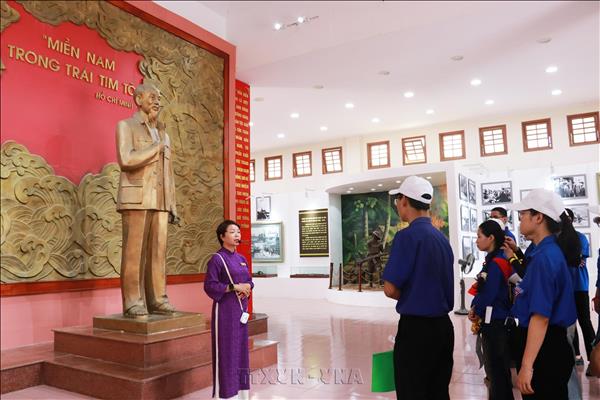 Những người lặng thầm giữ lửa tri ân