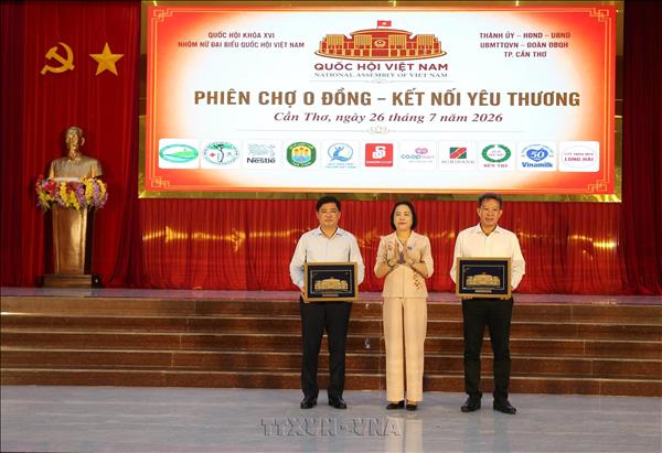 Hơn 3,7 tỷ đồng tri ân người có công, tiếp sức học sinh vượt khó