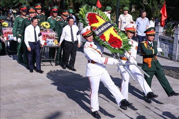 Lãnh đạo Đảng, Nhà nước dâng hương, dự lễ truy điệu các Anh hùng liệt sĩ tại Nghệ An, Tuyên Quang