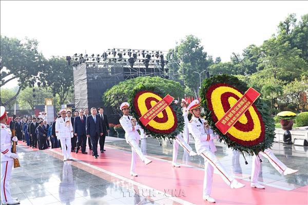 Lãnh đạo Đảng, Nhà nước dâng hương tưởng niệm các Anh hùng liệt sĩ