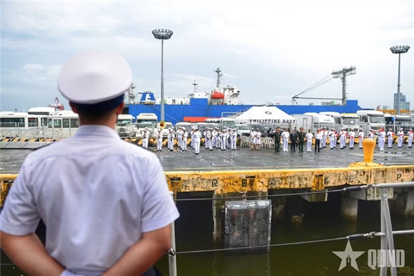越南海军015号陈兴道舰抵达马尼拉 开启对菲友好访问
