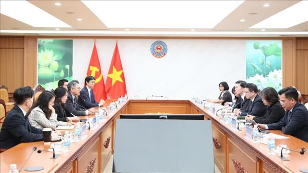 Le Vietnam renforce sa coopération avec Bloomberg pour développer son marché financier