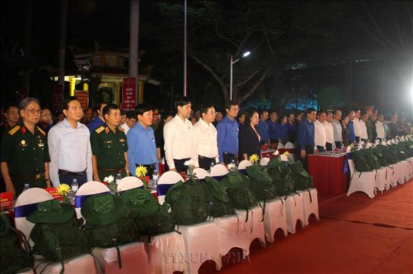 National candle-lighting ceremony honours fallen heroes