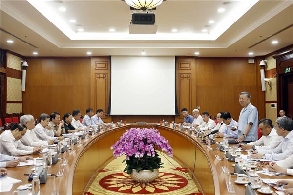 Top leader calls for stronger Party leadership over inspection work to combat corruption