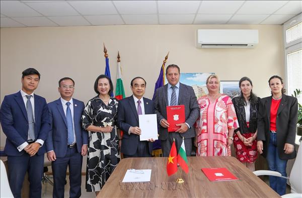 Việt Nam – Bulgaria mở rộng hợp tác trong đào tạo, nghiên cứu y khoa và dược phẩm