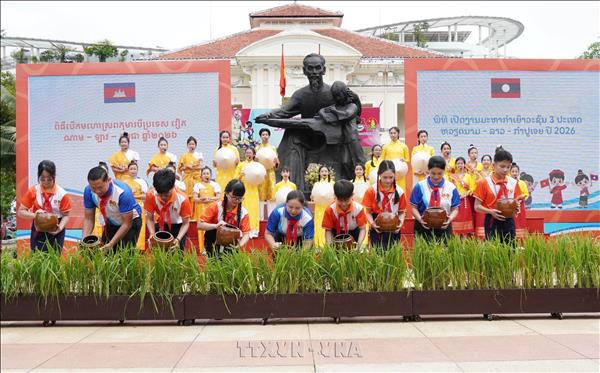 Vòng tay bè bạn lan tỏa tình hữu nghị Việt Nam - Lào - Campuchia
