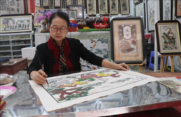 Nữ nghệ nhân gìn giữ, phát triển làng nghề làm tranh dân gian Đông Hồ