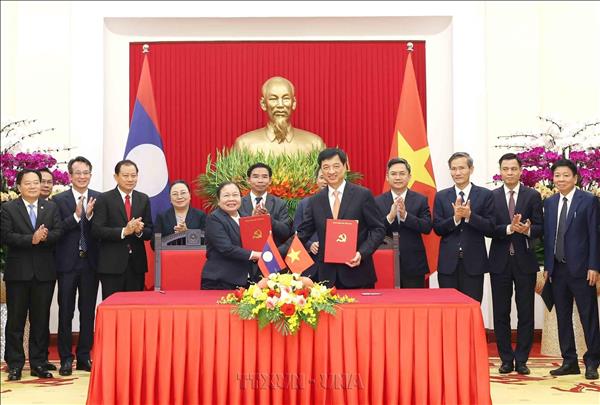 Vietnam-Laos: les deux Commissions de lorganisation du PCV et PPRL renforcent leur coopération