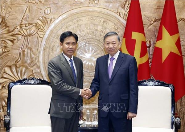 អគ្គលេខាបក្ស ប្រធានរដ្ឋលោកតូ ឡឹម អញ្ជើញទទួលជួបជាមួយប្រធានចៅក្រមនៃតុលាការប្រជាជនកំពូលឡាវ
