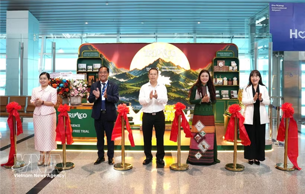岘港在国际机场开设特色产品展示空间