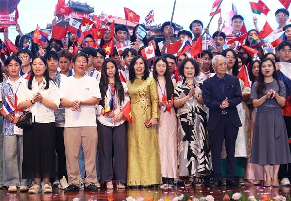 Potencian desempeño de vietnamitas en el exterior en labor diplomática