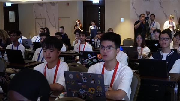 Vietnamese students join international cybersecurity camp in Russia
