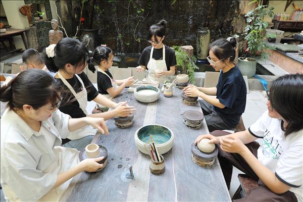 Trào lưu nặn gốm thủ công hút giới trẻ Sài thành