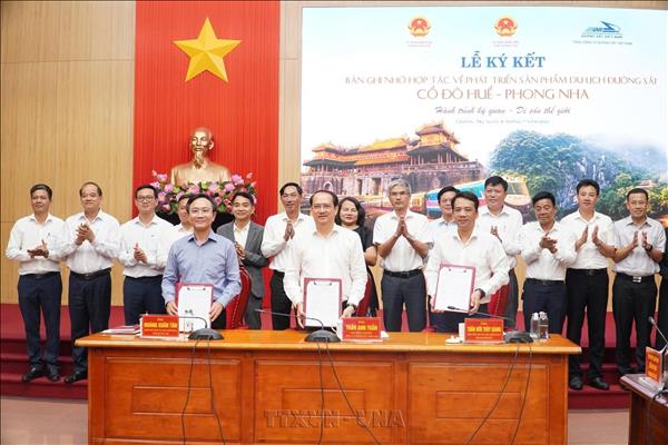 ຂະ​ບວນ​ລົດ​ໄຟທ່ອງ​ທ່ຽວ​ເຊື່ອມ​ຕໍ່​ເຫ້ວ ກັບ​ຟອງ​ຍາ ເລີ່ມ​ເຄືອນ​ໄຫວ​ແຕ່​ເດືອນ​ກັນ​ຍາ​ຈະ​ມາ​ເຖິງ