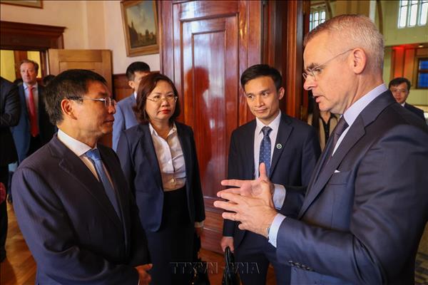 Les Pays-Bas sengagent à soutenir lintégration du Vietnam aux marchés financiers internationaux