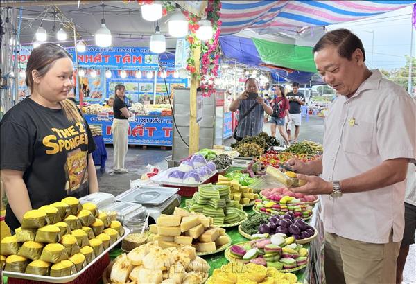 Trình diễn bánh dân gian và ẩm thực truyền thống Nam Bộ