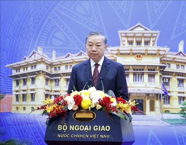 Top leader attends opening of 33rd Diplomatic Conference