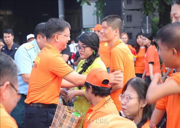 Hơn 5.000 người đi bộ đồng hành Vì nạn nhân chất độc da cam