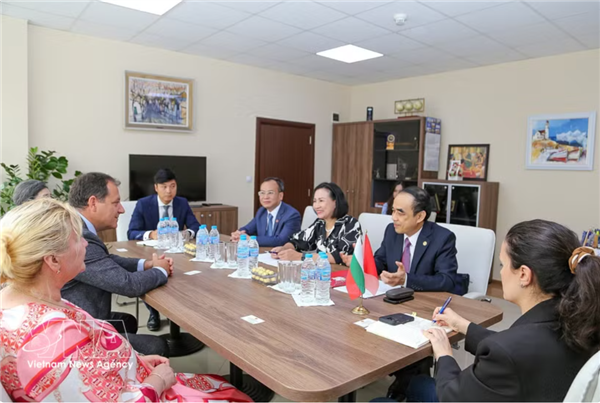 Le Vietnam et la Bulgarie elargissent leur cooperation dans la formation, la recherche medicale et la pharmacie
