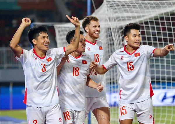 ASEAN Cup 2026: ຊະ​ນະ​ອິ​ນ​ໂດ​ເນ​ເຊີຍ, ທິມ​ຊາດ ຫວຽດ​ນາມ ມີ​ຄວາມ​ເປັນ​ໄປ​ໄດ້​ສູງ​ທີ່​ຈະເຂົ້າ​ຮອບຮອງ​ຊະ​ນະ​ເລີດ