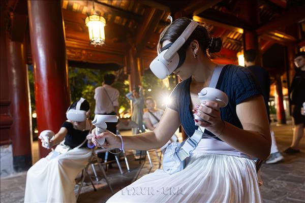 Vietnam Finds Ways to Lure International Tourists