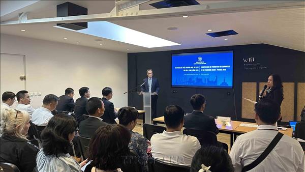 Hanoi seeks to expand trade, tourism ties with French businesses