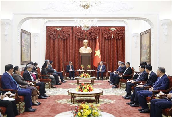 Top leader meets ASEAN diplomats, calls for united, resilient ASEAN Community