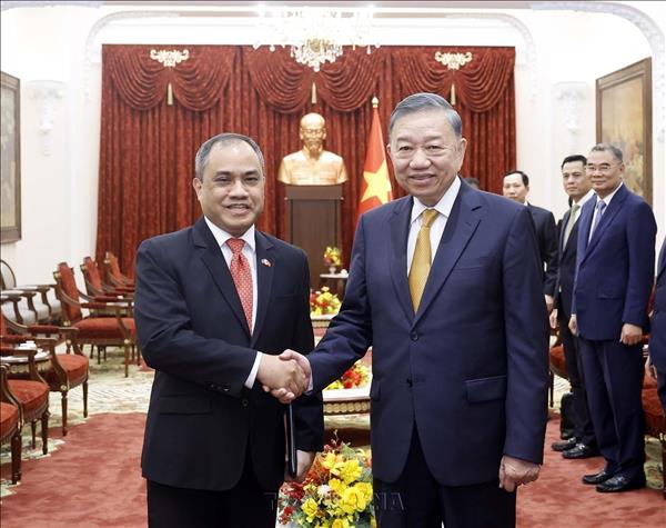 Top Leader Meets ASEAN Diplomats, Calls for United, Resilient ASEAN Community