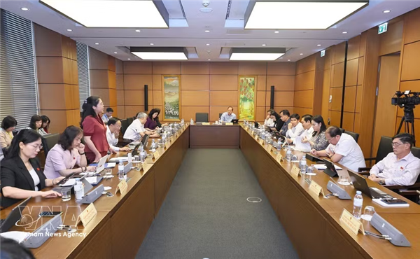 第十六届国会第一次非常规会议：成立广宁市和北宁市——增长极发展的新动力