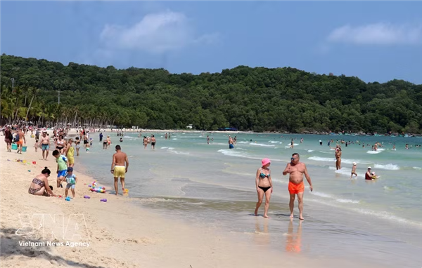 Phu Quoc lance des cours danglais pour les commerçants et les chauffeurs en vue de lAPEC 2027