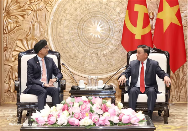 Un haut responsable du Parti appelle à renforcer la coopération Vietnam-Singapour