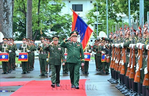 Việt Nam-Lào đẩy mạnh hợp tác toàn diện về quốc phòng 