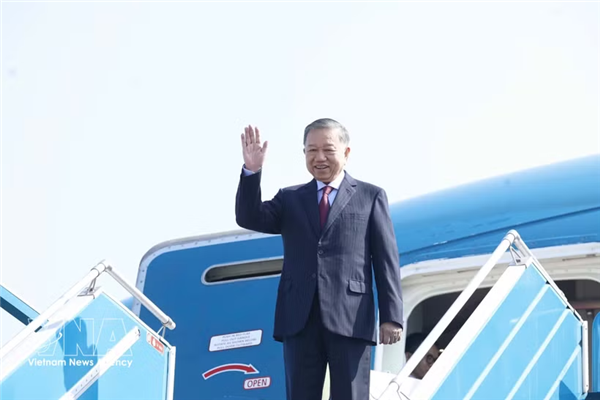越共中央总书记、国家主席苏林启程对澳大利亚和新西兰进行国事访问