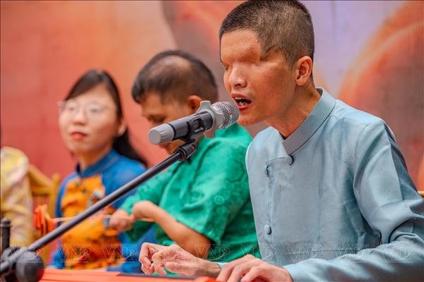Những “nốt nhạc cam” nở hoa giữa đời thường