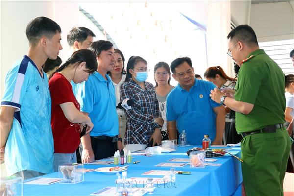 Thành phố Hồ Chí Minh: Sôi nổi Ngày hội Công nhân với pháp luật và an ninh, trật tự