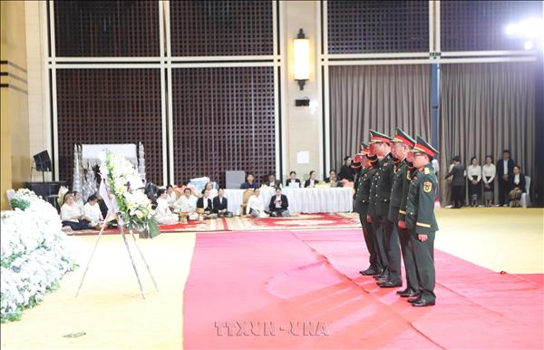 Bộ Công an và Bộ Quốc phòng Việt Nam viếng đồng chí Xaysomphone Phomvihane