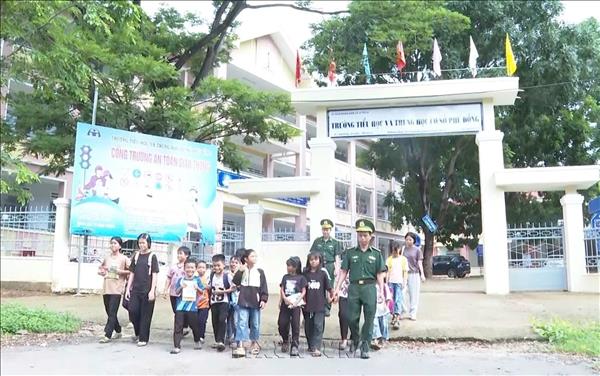 Mô hình hiệu quả hỗ trợ học trò nghèo vùng biên giới
