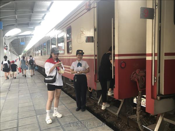 优先配置资源推进连接海防-下龙-芒街与中国防城港-东兴的铁路项目